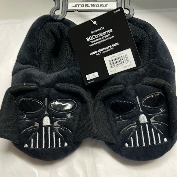Star Wars Darth Vader boys  slippers NWT - Picture 1 of 4